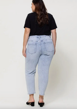 Load image into Gallery viewer, Ripped Stretch Mom Jeans
