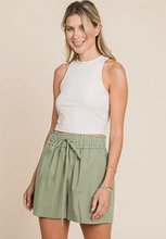 Load image into Gallery viewer, Casual Olive Linen Shorts