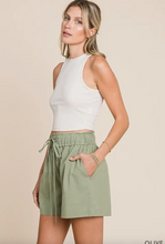 Load image into Gallery viewer, Casual Olive Linen Shorts