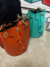 Load image into Gallery viewer, Fuentes Bucket Crossbody Handbag