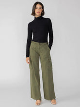 Load image into Gallery viewer, Essential Turtleneck Top Black