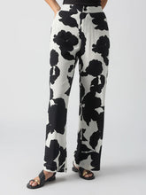 Load image into Gallery viewer, The Spring Shadow Floral Trouser