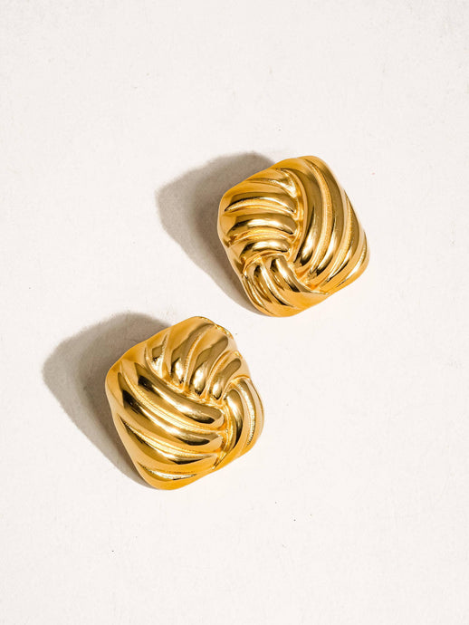 Thel 18K Gold Non-Tarnish Wavy Square Studs: Yellow Gold