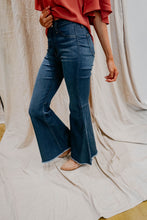 Load image into Gallery viewer, Flare Leg Judy Blue Jeans