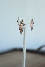 Load image into Gallery viewer, Let Me Shine Flower Earrings