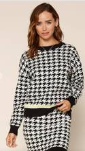 Load image into Gallery viewer, Houndstooth Print Sweater