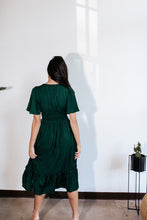 Load image into Gallery viewer, Elsa Emerald Satin Midi Dress