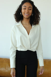 Collar Twist Off White Top