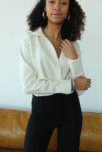 Load image into Gallery viewer, Collar Twist Off White Top