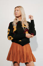 Load image into Gallery viewer, Gilly Floral Sweater