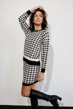 Load image into Gallery viewer, Houndstooth Print Sweater