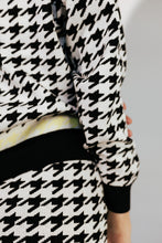 Load image into Gallery viewer, Houndstooth Print Sweater