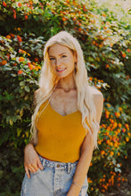 Load image into Gallery viewer, Bethany Daisy Texture Top